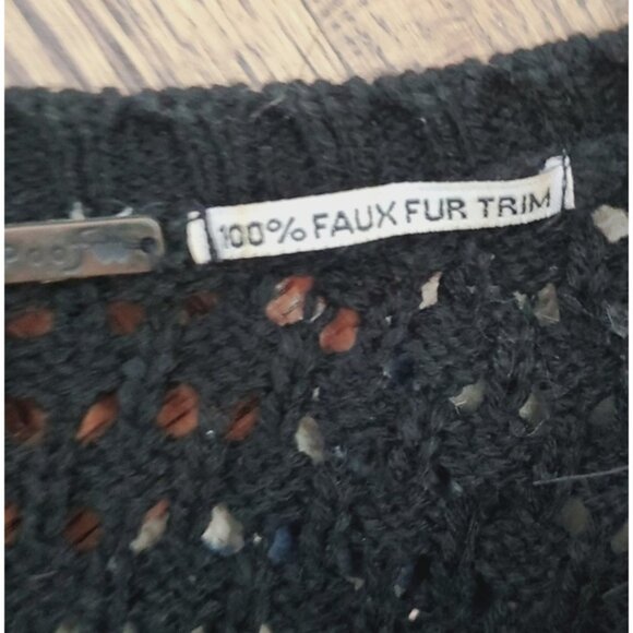 POOF Vintage Y2K Rocker Chick Black Pocketed Vegan Fur Gilet - Picture 12 of 16